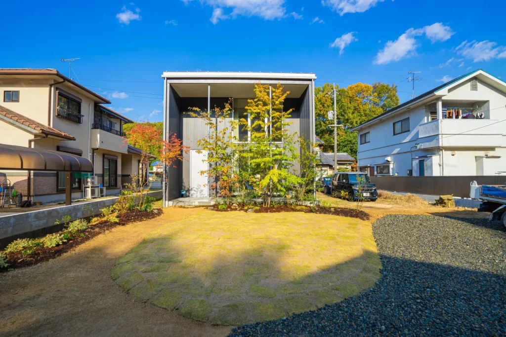 アルソックの「見守りサービス」で離れて暮らす親の安全を守る