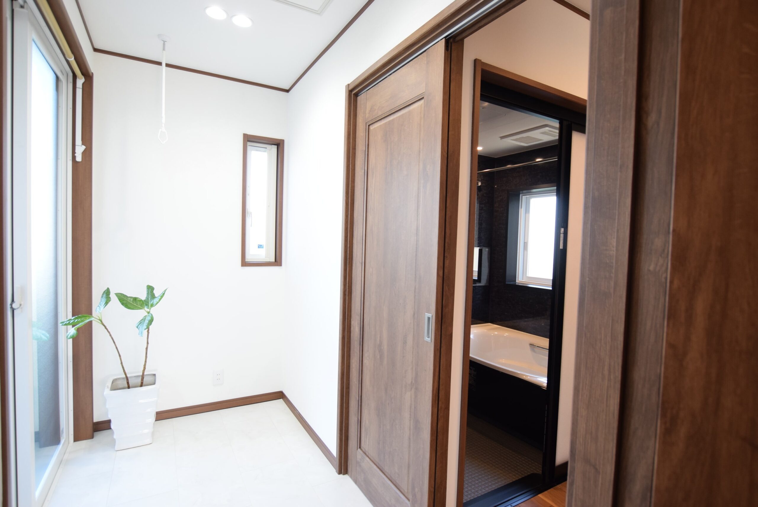 土地選び。住宅展示場で聞いた「防犯に強い家」の作り方