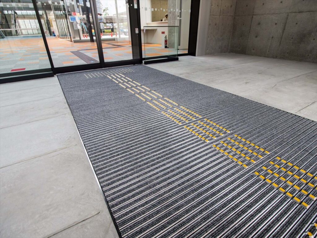 土地選び。近くに「コンビニ」があることの防犯上の意外な利点