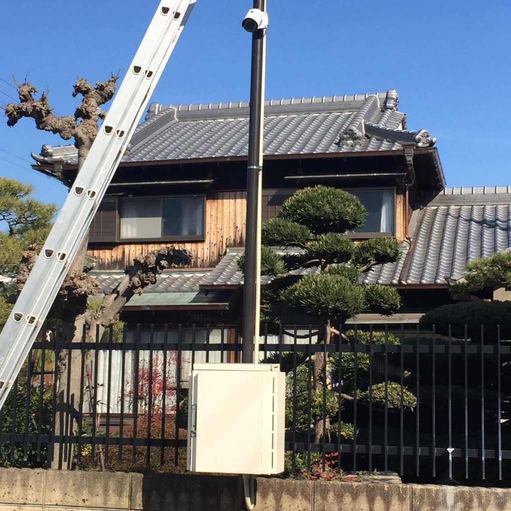 一軒家の「玄関マット」。下に鍵を隠すのは、もはや犯罪への招待状