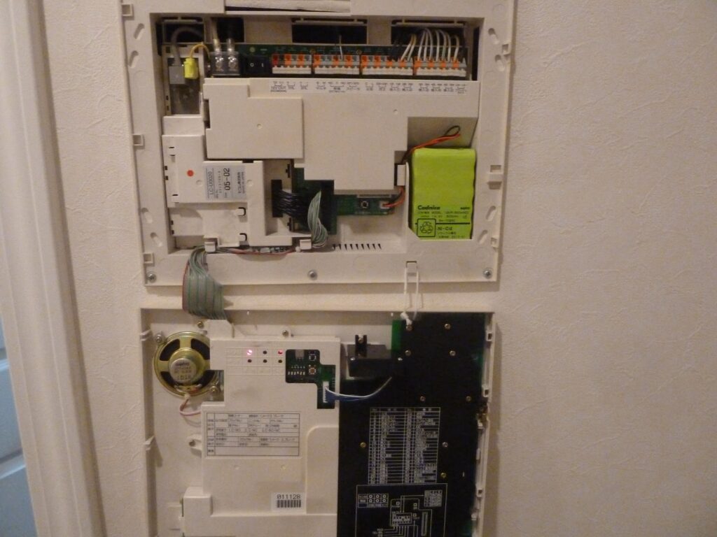 土地周辺の「公園」。昼間は子供たちの声、夜は不審者の影に注意